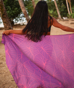 Neon Kalo Pareo: 67 x 43 in