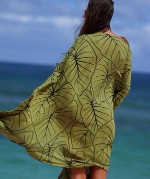 Lo’i Kalo Pareo: 67 x 43 in