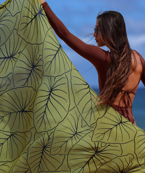 Lo’i Kalo Pareo: 67 x 43 in