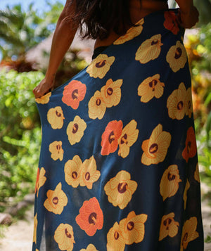 Navy Hau Pareo: 67 x 43 in
