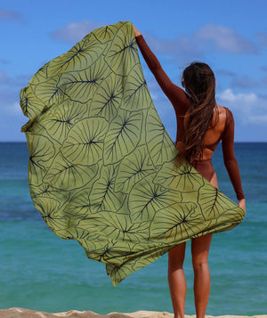 Lo’i Kalo Pareo: 67 x 43 in