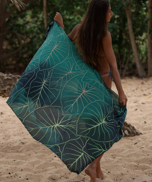 Kalo Pareo - Green: 67 x 43 in