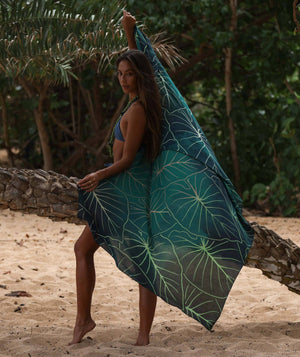 Kalo Pareo - Green: 67 x 43 in